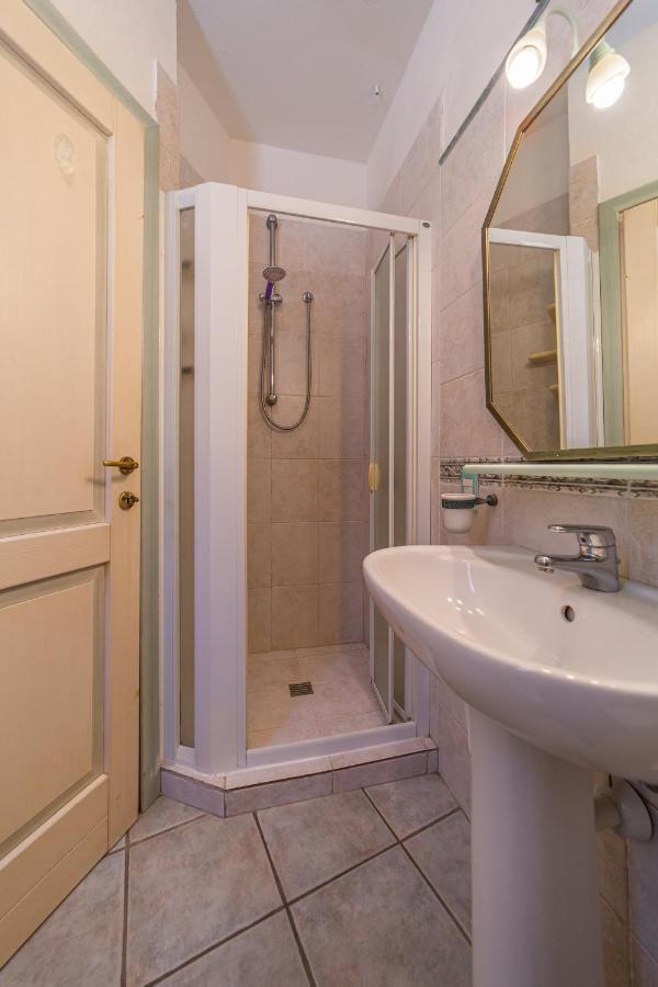 Mono Millelire Apartment Ла Мадалена Екстериор снимка